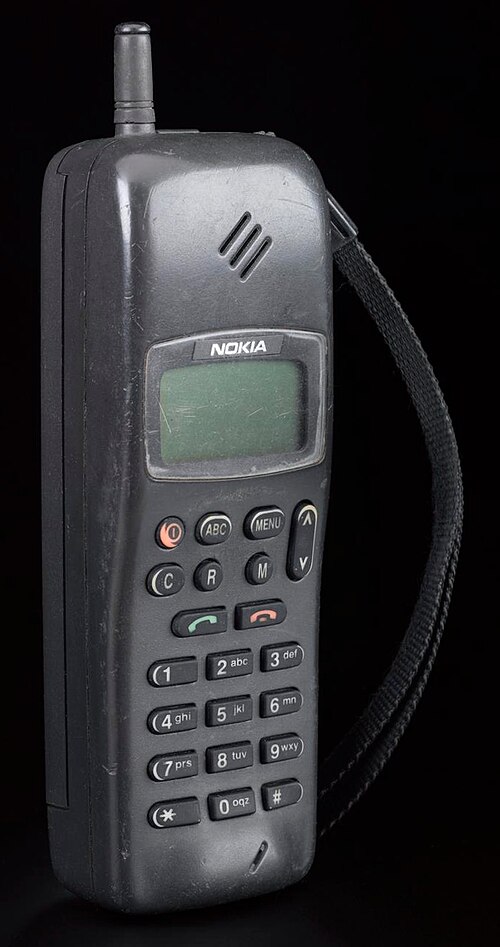 2G Network Evolution: Nokia 1011, the first GSM phone